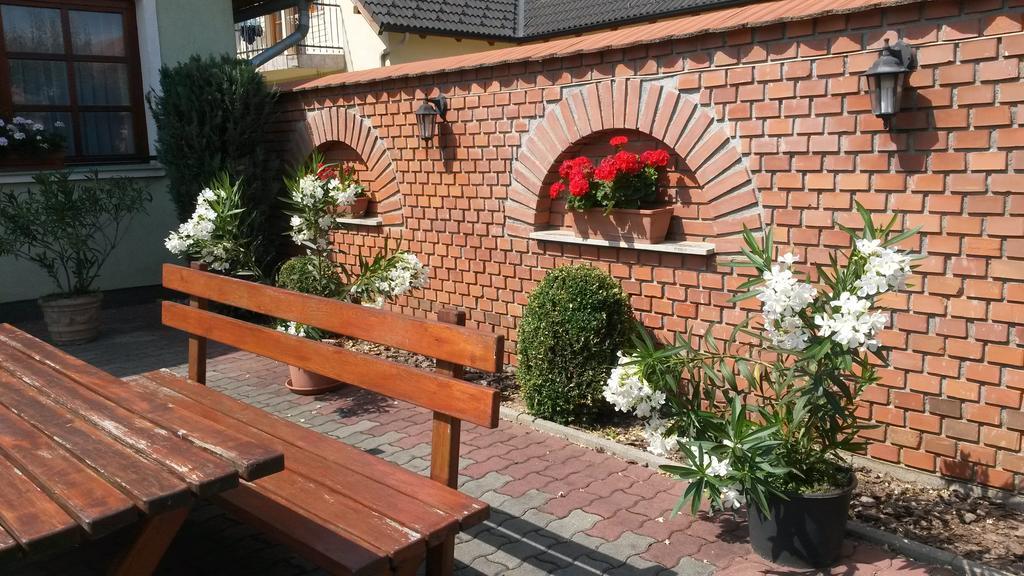 Gitta Apartman Buk Ngoại thất bức ảnh