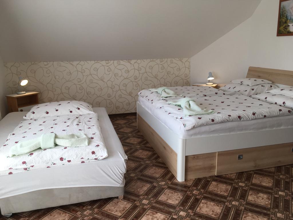 Gitta Apartman Buk Ngoại thất bức ảnh