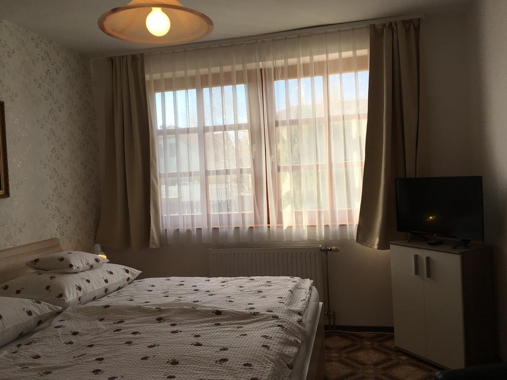 Gitta Apartman Buk Ngoại thất bức ảnh